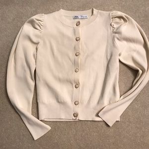 NWOT Zara Sweater with Mother of Pearl Buttons